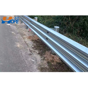 Barrera de tráfico de haz de tres ondas Barrera de choque de seguridad vial AASHTO M180 Q355B Barandilla de carretera - Product Image 1