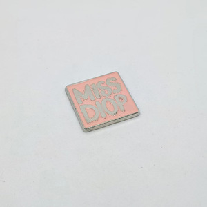 デザイナーロゴ DIYチャーム 衣類 ヘアアクセサリー スマホケース ヘアクリップ ジュエリー ラグジュアリーデコレーション デコパーツ チャームアクセサリー - Product Image 4