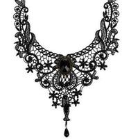 Gargantilla gótica sencilla para mujer, collar de encaje, cadena de serpiente negra exagerada, clavícula, patrón de mariposa hecho a mano, joyería dorada