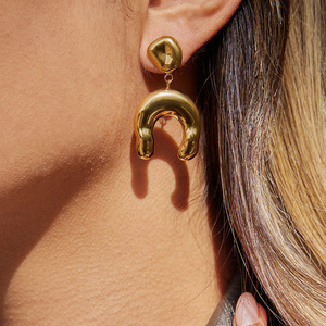 Boucles d'oreilles pendantes en forme de U en acier inoxydable, couleur or, bijoux de mode pour femmes - Product Image 3