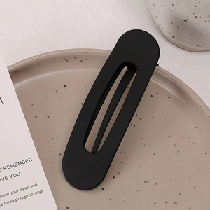 Presilhas de Cabelo Grandes Tipo Jacaré da BY Acessórios Coreanos para Mulheres Nova Moda 2024 Cor Sólida Garras de Cabelo Elegantes Estilo Flat Lay Down - Product Image 3