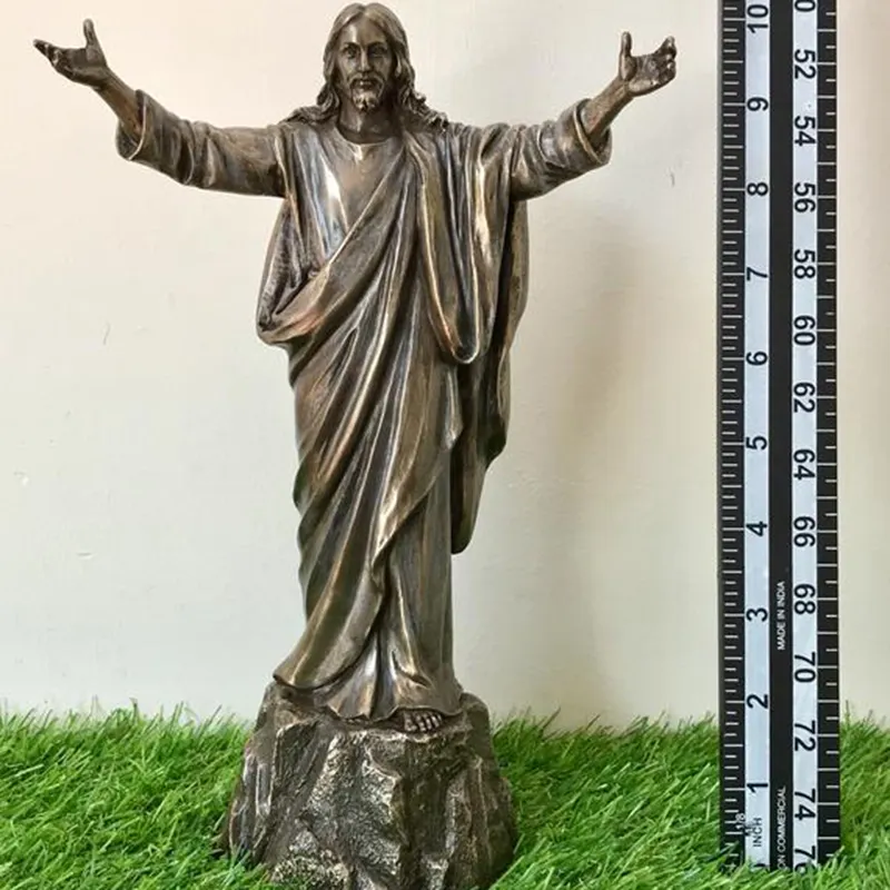 Изготовленная на заказ Высококачественная католическая религиозная скульптура Христа в натуральную величину Бронзовая статуя Иисуса для церкви