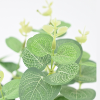 Plante artificielle en pot de 33 cm, style naturel, verdure artificielle, tige et feuilles d'eucalyptus givrées pour arrangement de bouquet de mariage