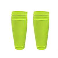 Protège-tibias de football respirants avec manchon de compression pour le mollet et coussinets en nid d'abeille, protection légère pour adultes