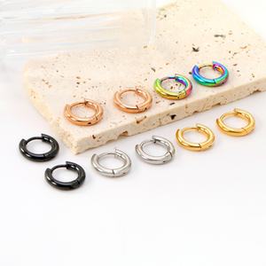 Clásicos Aros Circulares Grandes y Pequeños Chapados en Oro de 18K, Aros Geométricos de Acero Inoxidable para Mujer, Joyería de Moda - Product Image 1