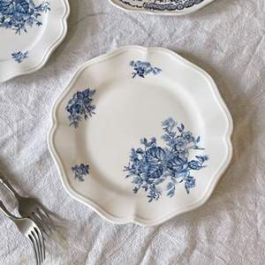 Assiette en céramique de style français médiéval avec relief en dentelle et motif de rose, assiette à dessert, assiette à petit-déjeuner, assiette à dîner en dentelle - Product Image 2