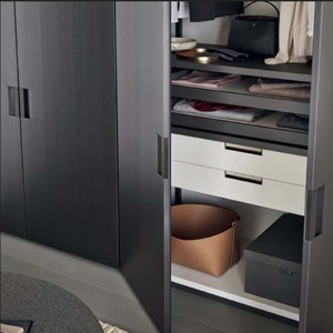 Armoire de chambre intégrée moderne BALOM sur mesure avec coin <span class=keywords><strong>dressing</strong></span> et meuble-lavabo dissimulé, portes en bois massif, éclairage LED, fixation murale - Product Image 4