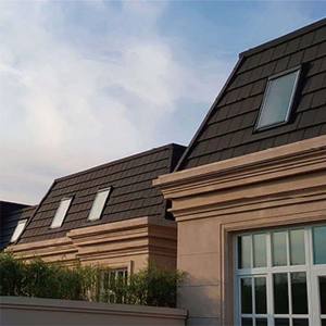 高品質で環境に優しく耐久性のあるパイン製天窓、住宅用ヴィラの屋根裏部屋の自然光と換気改善プロジェクトに - Product Image 2