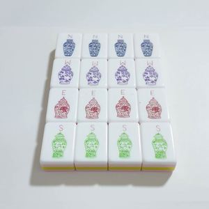 El juego de mahjong americano hecho a medida consta de fichas de acrílico y incluye 160 cartas de juego. - Product Image 3