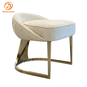 Taburete/Silla Tapizado Moderno de Lujo con Acabado de Cuero Curvo Envolvente y Base de Metal Oscuro, Taburete Decorativo Elegante - Product Image 6