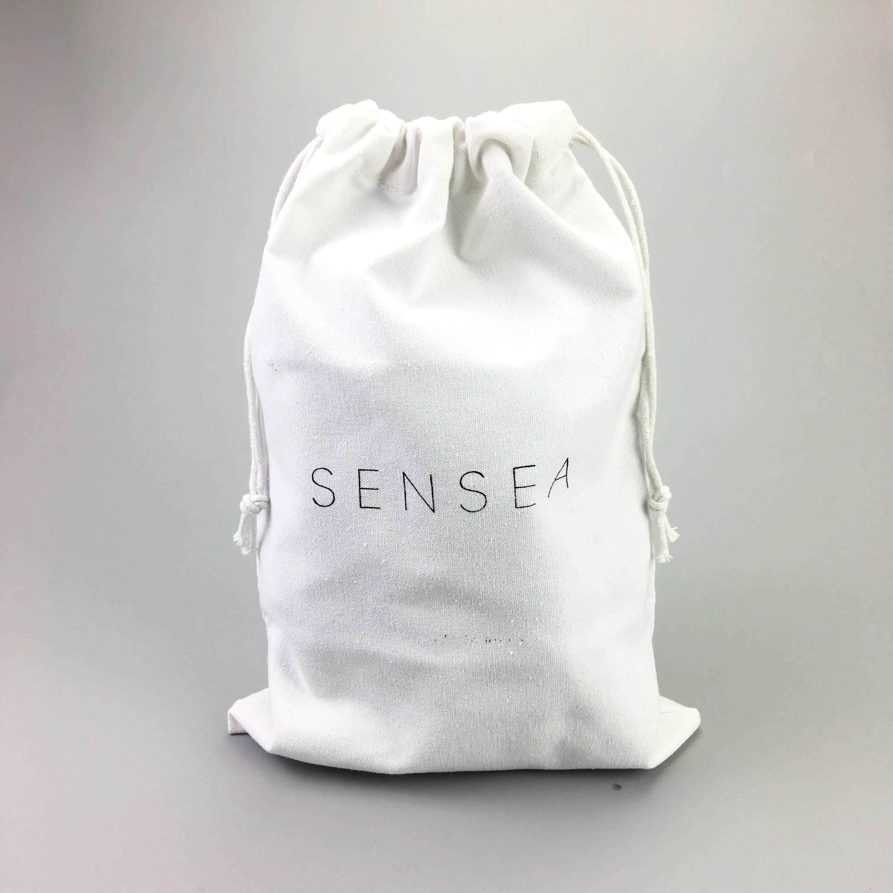 Logo personnalisé de haute qualité sacs à poussière Shopping emballage pochette à cordon
