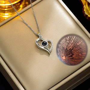 Romantiche lingue 100 con proiezione di foto regalo in acciaio inossidabile <span class=keywords><strong>ti</strong></span> <span class=keywords><strong>amo</strong></span> collana con ciondolo a cuore di cristallo per amante - Product Image 3