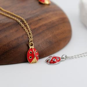 สร้อยคอจี้รูปด้วงการ์ตูนน่ารักแบบปรับแต่งได้  วัสดุสแตนเลสสีทอง  สายคล้องคออเนกประสงค์  ดีไซน์เก๋ไก๋ - Product Image 4