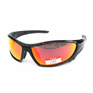 ODM Modelo 135 Gafas de sol Unisex Everyday and Travel Gradient Lenses con marco de PC Incluye estuche y paño de limpieza - Product Image 1