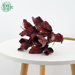 Bouquet de fleurs d'amarilles artificielles réalistes de 70 cm avec bourgeons et <span class=keywords><strong>feuilles</strong></span> vertes, accessoire de mariage à tenir à la main pour la mariée - Product Image 3