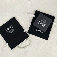 Pochette cadeau en coton biologique recyclable noire pour colliers et bracelets avec logo personnalisé