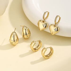 Pendientes de Oro de 18K con Forma de Corazón, Diseño Geométrico con Incrustaciones de Diamantes, Estilo Francés de Alta Gama, Chapado en Cobre - Product Image 6