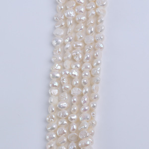 Perles baroques d'eau douce naturelles de 5-6 mm en gros, perles irrégulières à deux faces brillantes avec trous latéraux pour la fabrication de bijoux DIY - Product Image 3