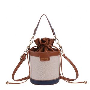 Sacs seau pour femmes en cuir vegan chic OEM ODM, sacs à bandoulière à cordon de serrage tendance, logo personnalisé, sacs à main pour femmes, sacs seau pour femmes - Product Image 5