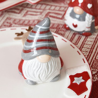 Ensemble salière et poivrière en céramique anti-bactérienne et anti-humidité, motif gnome de Noël et elfe nordique, pour la décoration de cuisine des fêtes
