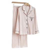 Pyjama long en soie glacée rayé et respirant pour femme – Élégant et luxueux, à manches longues, idéal pour l'été