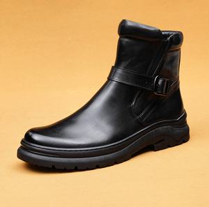 Zapatos mocasines de alta calidad hechos de cuero genuino con propiedades resistentes al agua y antideslizantes, y elaborados a mano en estilo brogue. - Product Image 6
