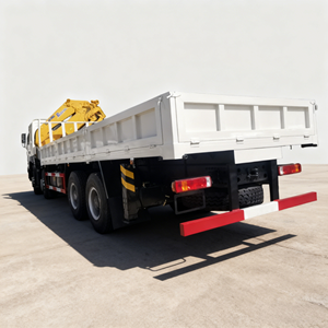Camion-grue d'occasion Sinotruck Howo 6x4 Euro <span class=keywords><strong>2</strong></span>, 10 tonnes <span class=keywords><strong>de</strong></span> charge utile, capacité <span class=keywords><strong>de</strong></span> levage <span class=keywords><strong>de</strong></span> 15 tonnes, bras pliant, moteur, boîte <span class=keywords><strong>de</strong></span> vitesses, pompe - Product Image 3