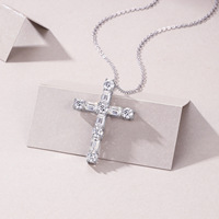Collier Pendentif Croix en Argent Sterling S925 avec Moissanite Ronde et Baguette Mixte, Bijou de Foi Religieuse, Idéal Cadeau