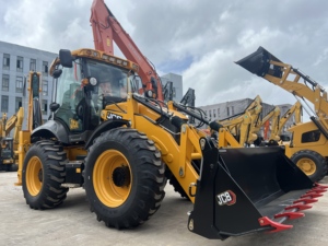 Promotion Nouvelle Chargeuse-pelleteuse JCB 4x4 4CX Norme Euro 5 Polyvalente pour la réparation routière, l'aménagement paysager agricole et les services de location. - Product Image 6