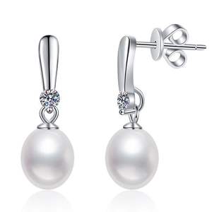 Orecchini di Lusso E161 in Argento Puro S925 con Perle d'Acqua Dolce Naturali e Moissanite per Donna - Product Image 1