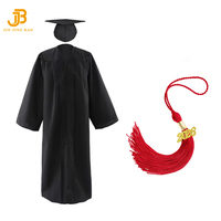 Robe de graduation noire 100% polyester et toques avec pompons rouges, robe de graduation avec étole rouge