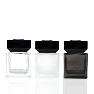 Bouteilles de diffuseur à roseaux <span class=keywords><strong>en</strong></span> <span class=keywords><strong>verre</strong></span> carrées vides <span class=keywords><strong>en</strong></span> gros, 100ml, 150ml, 200ml, avec couvercles <span class=keywords><strong>en</strong></span> bois noir, logo personnalisé pour la décoration intérieure - Product Image 2
