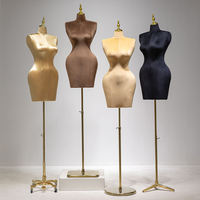 Mannequin de couture en velours, forme féminine, avec base en métal doré, pour la présentation de robes de mariée