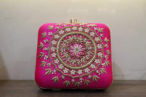 กระเป๋าคลัทช์ดูหรูหราพร้อมอุปกรณ์เสริมแฟชั่นดีไซน์แฟนซีกระเป๋าถือขนาดกะทัดรัดจากซัพพลายเออร์อินเดีย - Product Image 3
