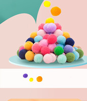 2000 pièces de pompons artisanaux de 1 cm, couleurs assorties, décoration de haute qualité en fibre de polyester, pour la remise des diplômes, la Saint-Valentin