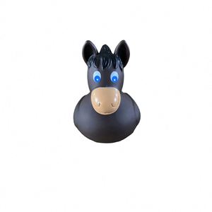 Jouets aquatiques couineurs en plastique pour enfants, personnalisables avec logo, en gros, motifs petit canard jaune, vache, cheval - Product Image 3