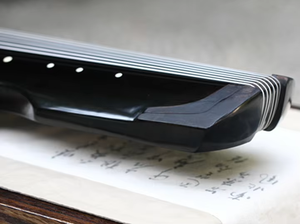 Guqin de Madera de Abeto Antigua de Alta Calidad, Tono Puro sin Pintura, Sonido Suave y Potente - Product Image 6