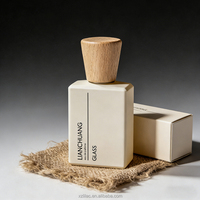 Fabricant chinois de flacons de parfum, flacon de parfum en verre noir de 50 ml avec couvercle en bois, flacon de parfum de 50 ml avec emballage OEM