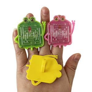 Juguetes de laberinto de anillo para niños al por mayor, bonitos y portátiles, con personajes de dibujos animados, juego de laberinto de bolas de acero con base de anillo, rompecabezas de laberinto de canicas rodantes - Product Image 3