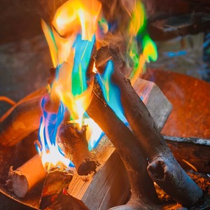 Kit Magique de Changement de Couleur de Flamme pour le Camping – Accessoires de Fête et de Feu de Camp - Product Image 1