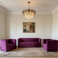 Ensemble de canapés trois places en bois massif, design moderne européen, écologique et durable, pour chambre d'hôtel, salon et bar.