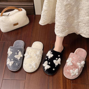 Nouvelles pantoufles de couple 2025 avec nœud perlé et semelle souple pour la maison en automne et en hiver - Product Image 3