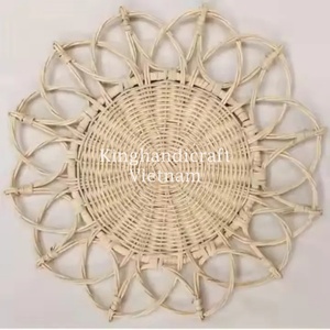 Ensemble de napperons tissés en rotin naturel faits à la main pour la décoration de pique-nique ou de mariage - Product Image 3