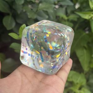 Juguetes Blandos en Forma de Cubo con Cinta de Arcoíris de Alta Calidad, Estilo Navideño - Product Image 1