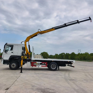 Camion grue de dépannage HOWO 4X2 avec grue hydraulique de 8 tonnes à flèche articulée pour l'assistance routière municipale - Product Image 2