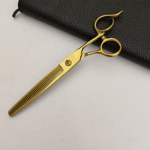 กรรไกรซอยผม We3 Gold ขนาด 7 นิ้ว ผลิตจากเหล็กกล้าไร้สนิม 440C สำหรับคนถนัดขวา เหมาะสำหรับใช้ในงานเสริมสวย - Product Image 2