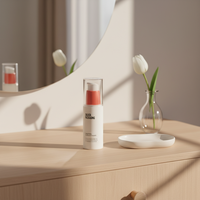 Flacon pompe sans air Dalica PP avec accent orange, conteneur cosmétique mince pour sérums et lotions de soin, sérigraphié sur mesure