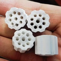 Boules de stockage thermique en ciment alumineux haute résistance résistantes à l'érosion 80% Al2O3 Réfractaire moyen (1580-1770°C) pour le verre