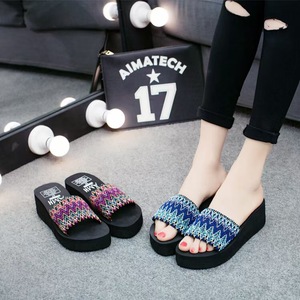Nouvelle collection d'été de <span class=keywords><strong>chaussures</strong></span> pour femme : Tongs de plage, mules à talons hauts, mules de plage à plateforme et <span class=keywords><strong>chaussures</strong></span> <span class=keywords><strong>compensées</strong></span> <span class=keywords><strong>noires</strong></span> de marque - Product Image 1