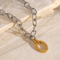 Colliers de chaîne de croix de cercle creux ovale torsadé d'argent et d'or d'acier inoxydable d'or
